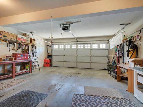 118-445 Yates Road, Kelowna, BC - Indoor Photo Showing Garage
