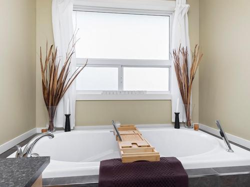 808 Kuipers Crescent, Kelowna, BC - Indoor Photo Showing Bathroom