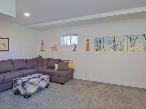 10-1297 Findlay Road, Kelowna, BC - Indoor Photo Showing Living Room