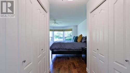 650 Lexington Drive Unit# 304, Kelowna, BC - Indoor Photo Showing Bedroom