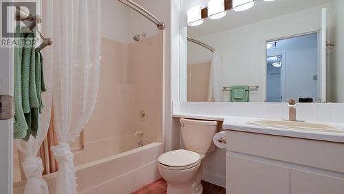 650 Lexington Drive Unit# 304, Kelowna, BC - Indoor Photo Showing Bathroom