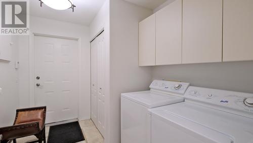 650 Lexington Drive Unit# 304, Kelowna, BC - Indoor Photo Showing Laundry Room