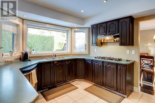 1638 Pritchard Drive, West Kelowna, BC - Indoor Photo Showing Kitchen