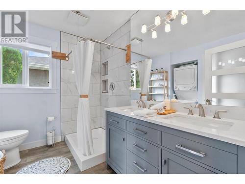 845 Richter Street, Kelowna, BC - Indoor Photo Showing Bathroom