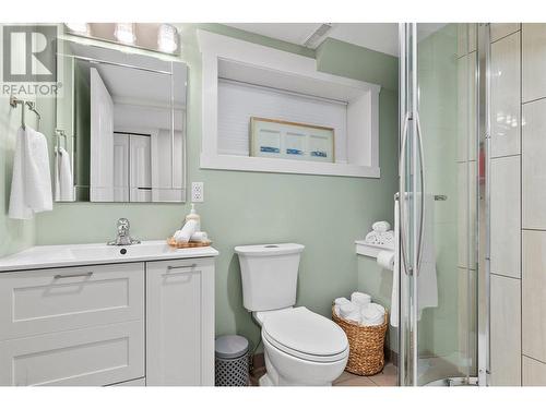 845 Richter Street, Kelowna, BC - Indoor Photo Showing Bathroom