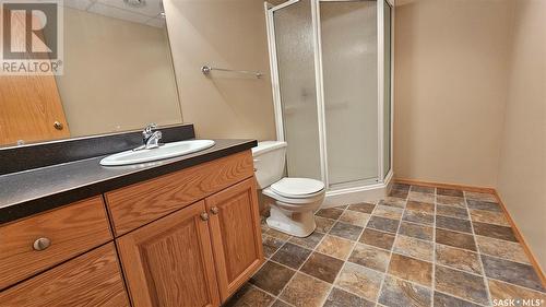 355 165 Robert Street W, Swift Current, SK - Indoor Photo Showing Bathroom
