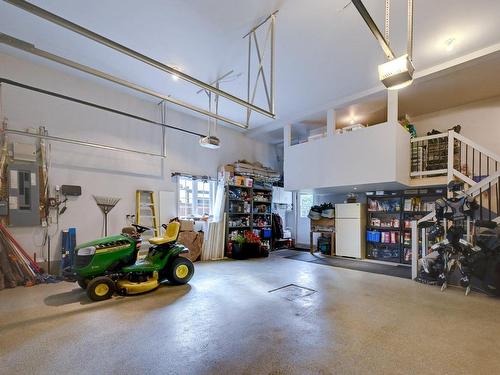 Garage - 1500 Rue De L'Albatros, Mascouche, QC - Indoor Photo Showing Garage