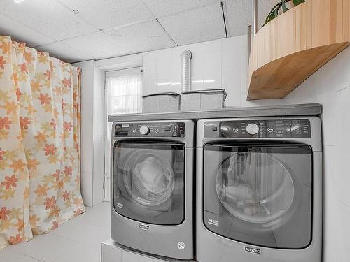 Laundry room - 262 73E Avenue, Laval (Chomedey), QC - Indoor Photo Showing Laundry Room