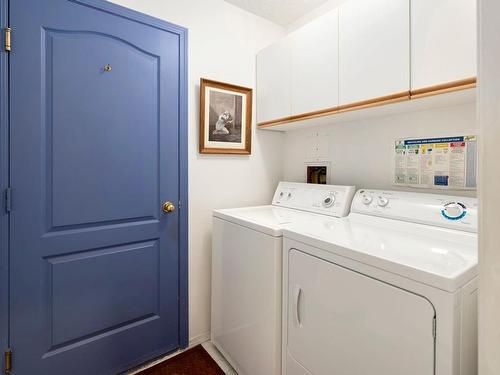 606 Pine Ridge Dr, Cobble Hill, BC - Indoor Photo Showing Laundry Room