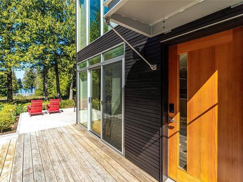164 Larkdowne Rd, Qualicum Beach, BC - Outdoor With Deck Patio Veranda With Exterior