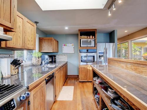 4133 Rocky Mountain Rd, Malahat, BC - Indoor Photo Showing Kitchen