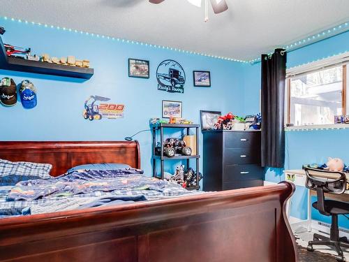 5555 Broadway St, Port Alberni, BC - Indoor Photo Showing Bedroom