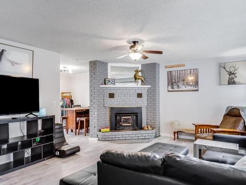 5555 Broadway St, Port Alberni, BC - Indoor Photo Showing Living Room With Fireplace