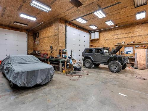 2051 Ingot Dr, Cobble Hill, BC - Indoor Photo Showing Garage
