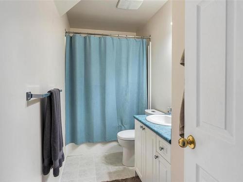 2051 Ingot Dr, Cobble Hill, BC - Indoor Photo Showing Bathroom