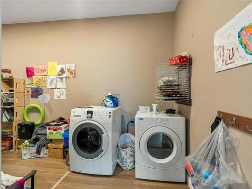 2051 Ingot Dr, Cobble Hill, BC - Indoor Photo Showing Laundry Room