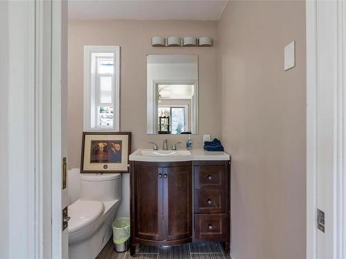 2051 Ingot Dr, Cobble Hill, BC - Indoor Photo Showing Bathroom