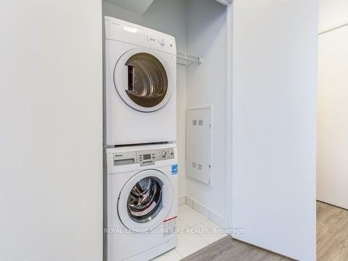 3201-181 Dundas St E, Toronto, ON - Indoor Photo Showing Laundry Room
