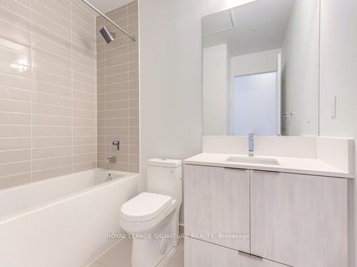 3201-181 Dundas St E, Toronto, ON - Indoor Photo Showing Bathroom