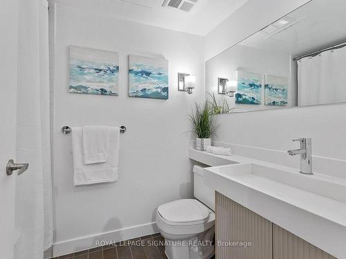 917-4K Spadina Ave, Toronto, ON - Indoor Photo Showing Bathroom