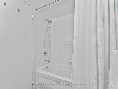 917-4K Spadina Ave, Toronto, ON - Indoor Photo Showing Bathroom