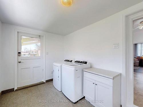 1737 Central St, Pickering, ON - Indoor Photo Showing Laundry Room