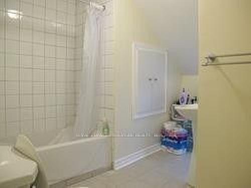 66 Lloyd St, Oshawa, ON - Indoor Photo Showing Bathroom