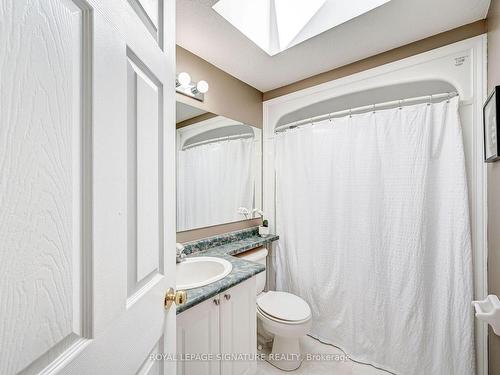 672 Karlsfeld Rd, Waterloo, ON - Indoor Photo Showing Bathroom