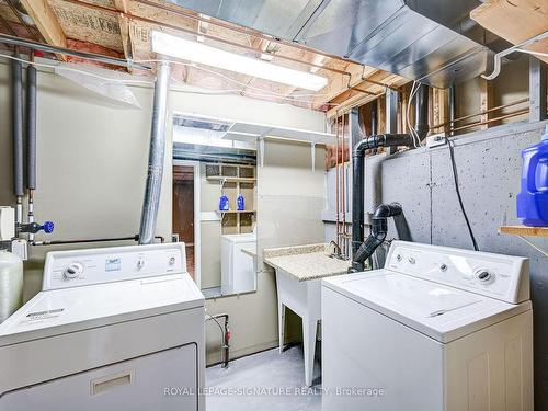672 Karlsfeld Rd, Waterloo, ON - Indoor Photo Showing Laundry Room