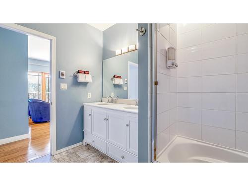 804 15Th Street, Invermere, BC - Indoor Photo Showing Bathroom