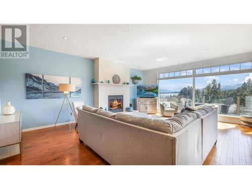 804 15Th  Street, Invermere, BC - Indoor Photo Showing Living Room With Fireplace