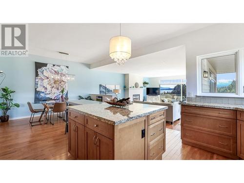 804 15Th  Street, Invermere, BC - Indoor Photo Showing Kitchen