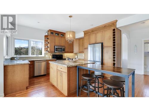 804 15Th  Street, Invermere, BC - Indoor Photo Showing Kitchen With Double Sink