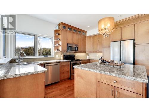 804 15Th  Street, Invermere, BC - Indoor Photo Showing Kitchen With Double Sink