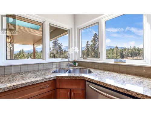 804 15Th  Street, Invermere, BC - Indoor Photo Showing Kitchen With Double Sink