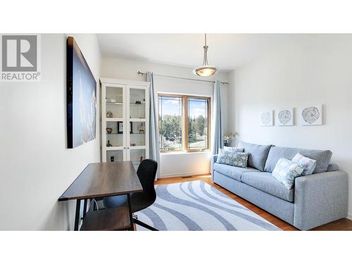 804 15Th  Street, Invermere, BC - Indoor Photo Showing Living Room