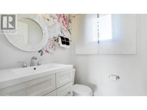 804 15Th  Street, Invermere, BC - Indoor Photo Showing Bathroom