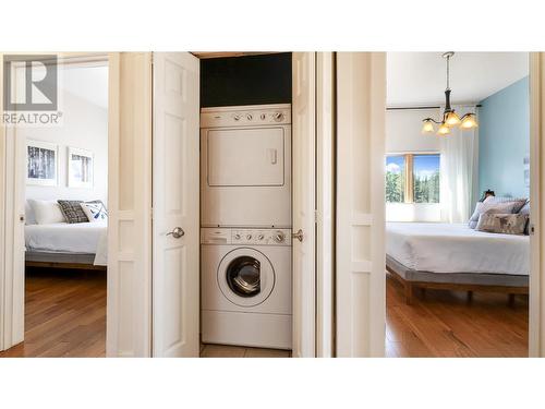 804 15Th  Street, Invermere, BC - Indoor Photo Showing Laundry Room