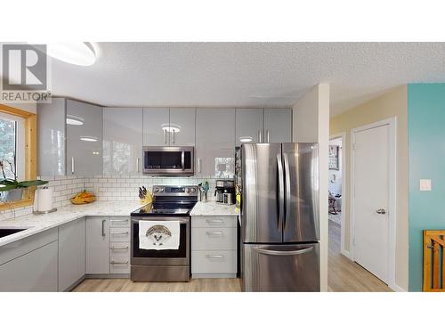 2824 Blackwater Road, Quesnel, BC - Indoor Photo Showing Kitchen