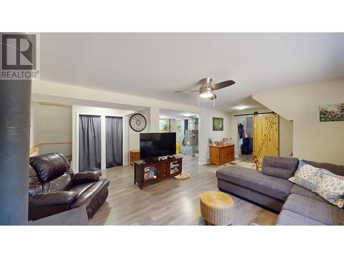 2824 Blackwater Road, Quesnel, BC - Indoor Photo Showing Living Room