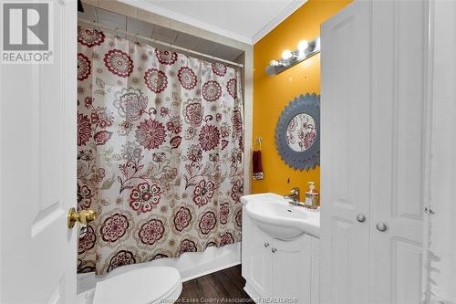 1205 Oak, Windsor, ON - Indoor Photo Showing Bathroom