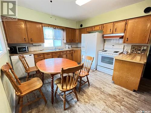 406 Sidney Street, Maple Creek, SK - Indoor Photo Showing Kitchen With Double Sink