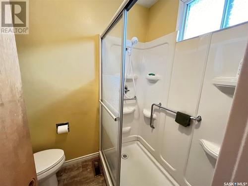 406 Sidney Street, Maple Creek, SK - Indoor Photo Showing Bathroom