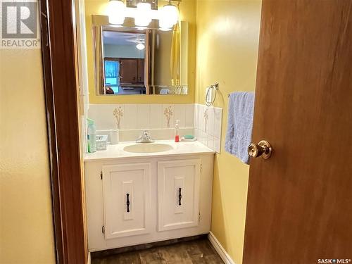 406 Sidney Street, Maple Creek, SK - Indoor Photo Showing Bathroom