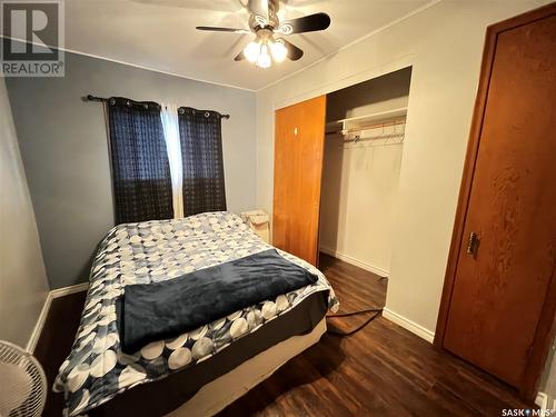 406 Sidney Street, Maple Creek, SK - Indoor Photo Showing Bedroom