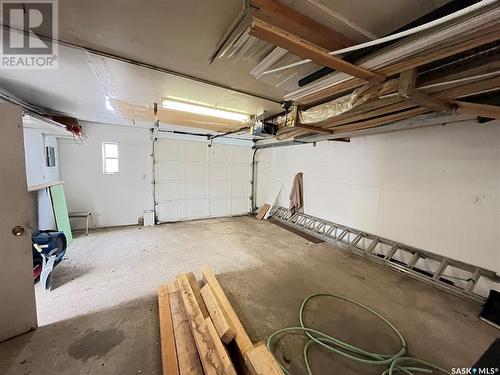 406 Sidney Street, Maple Creek, SK - Indoor Photo Showing Garage