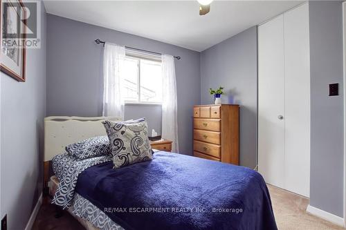 247 Fernwood Crescent, Hamilton, ON - Indoor Photo Showing Bedroom