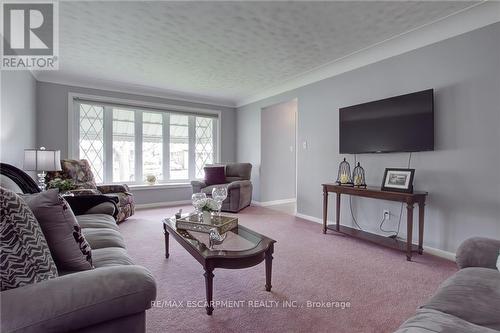 247 Fernwood Crescent, Hamilton, ON - Indoor Photo Showing Living Room