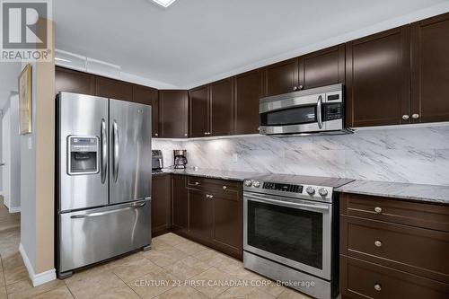 1521 Green Gables Rd, London, ON - Indoor Photo Showing Kitchen With Stainless Steel Kitchen
