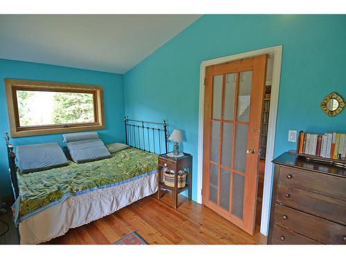 8907 Martens Road, Slocan, BC - Indoor Photo Showing Bedroom